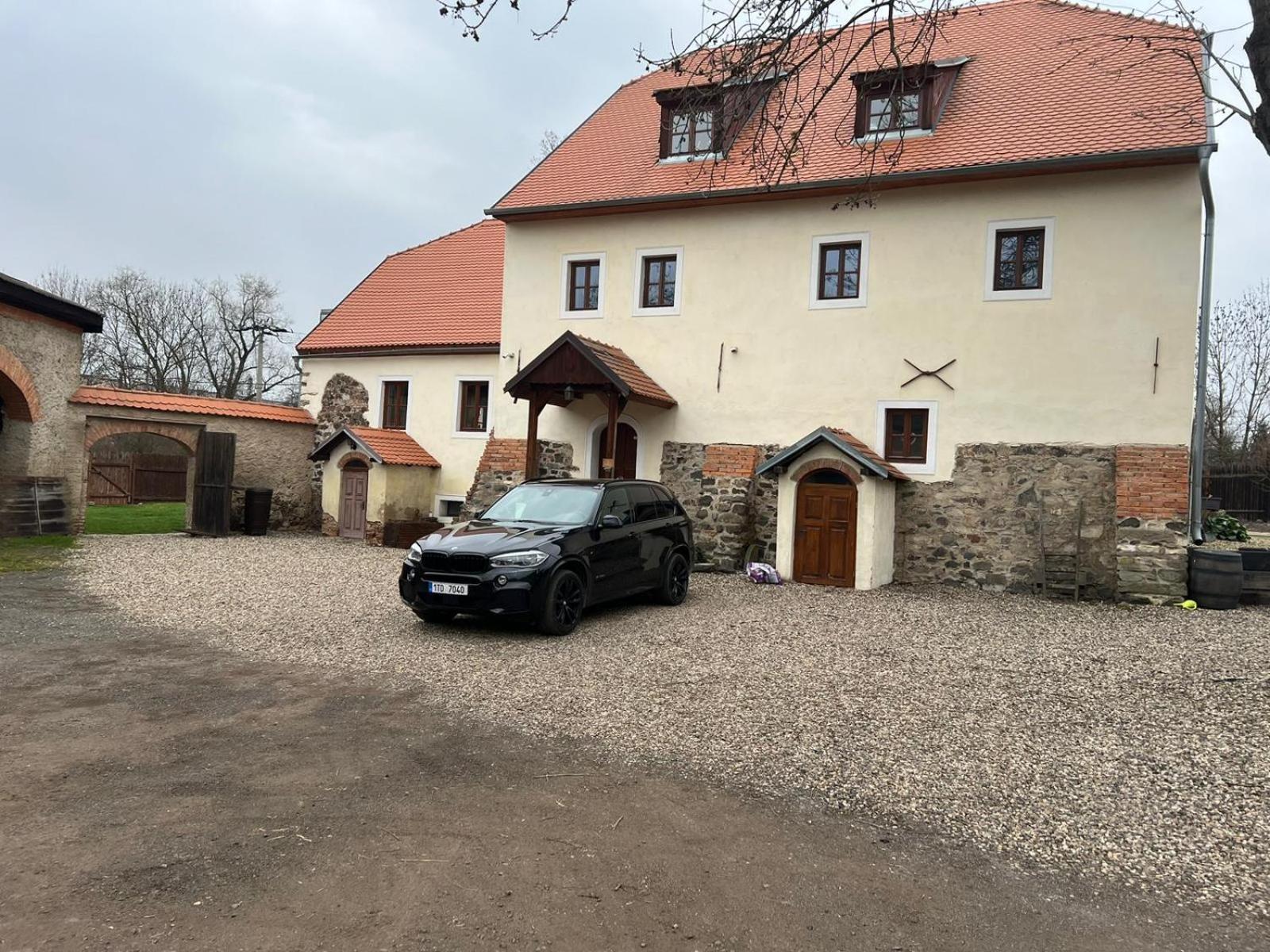 Penzion Tvrz Most Exteriör bild